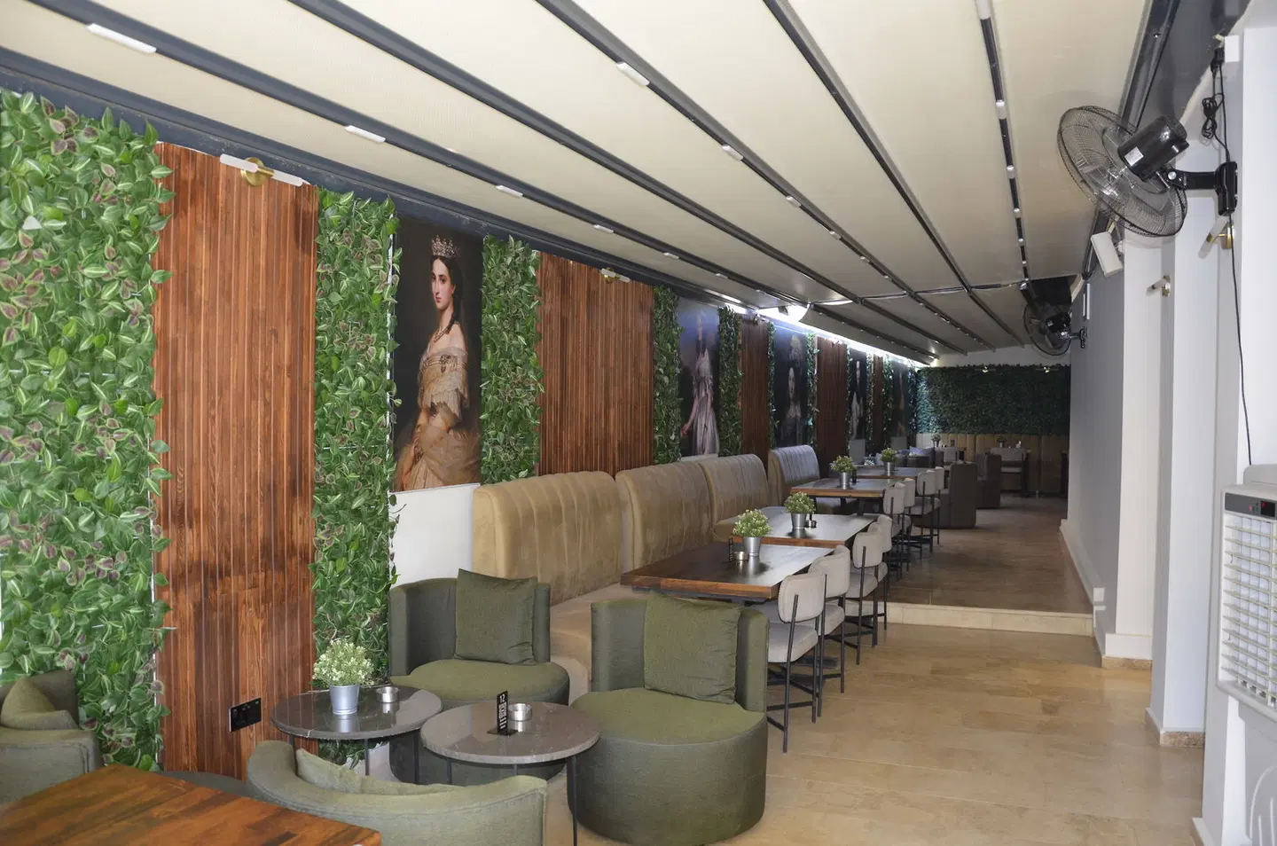 Crown Salamis Hotel Restaurant