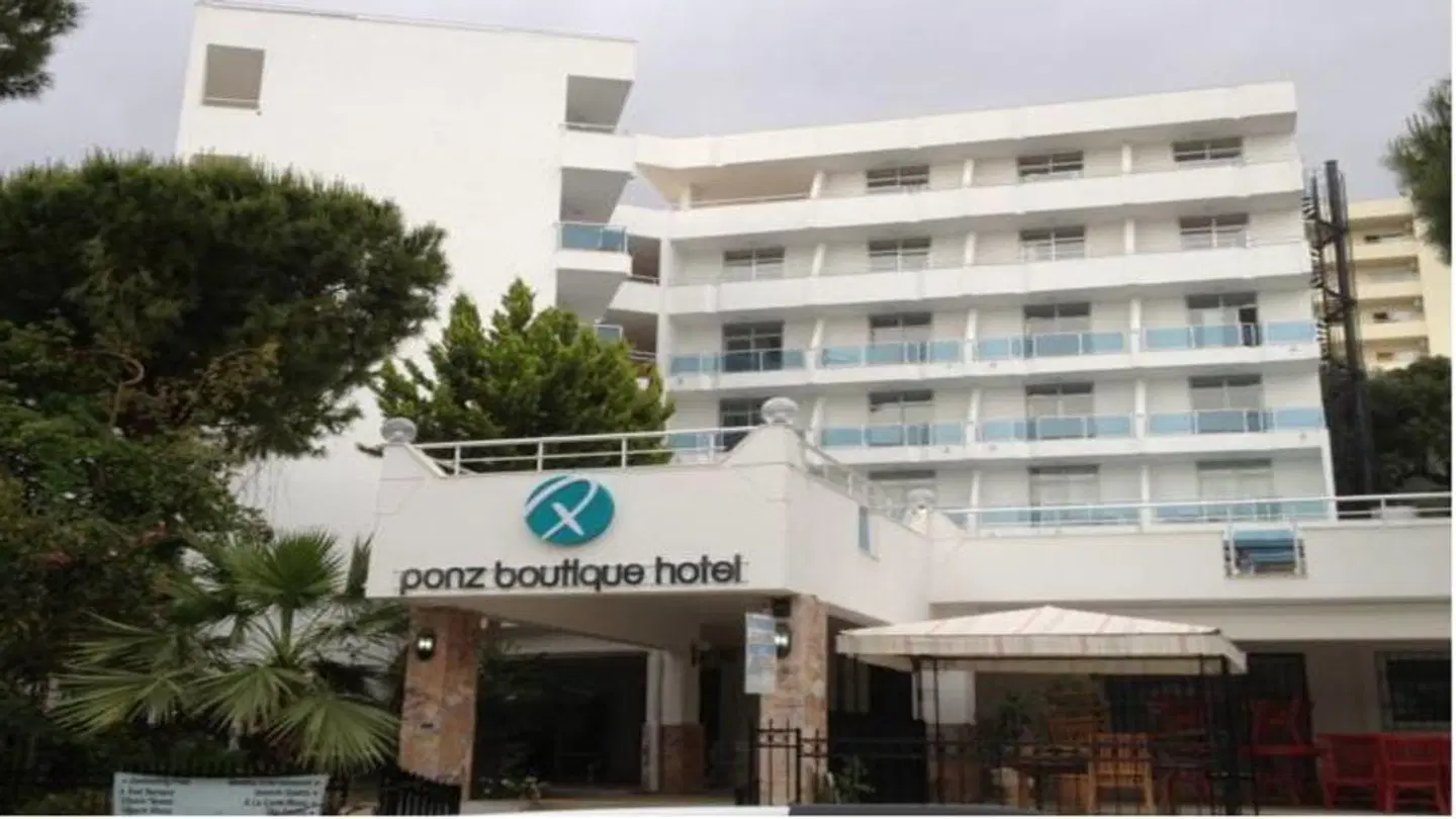 Ponz Hotel EXTERIOR