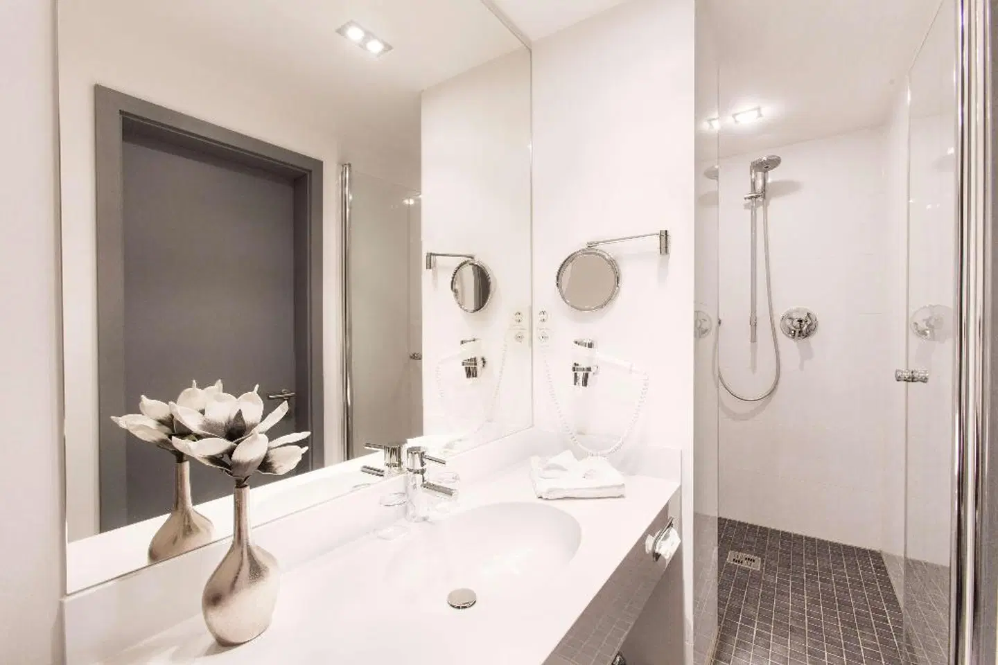 the Deutz, a Tribute Portfolio Hotel Badezimmer