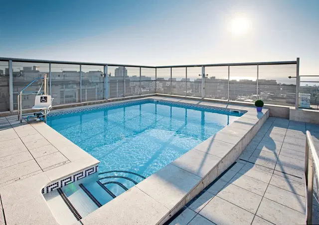 Ilunion Barcelona OUTDOOR_POOL