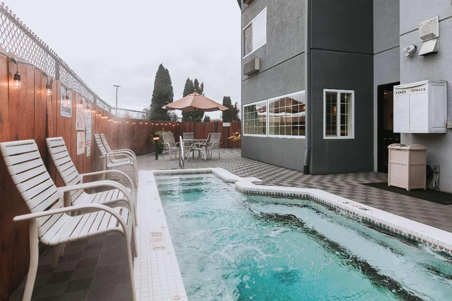 Best Western Inn at the Meadows OUTDOOR_POOL
