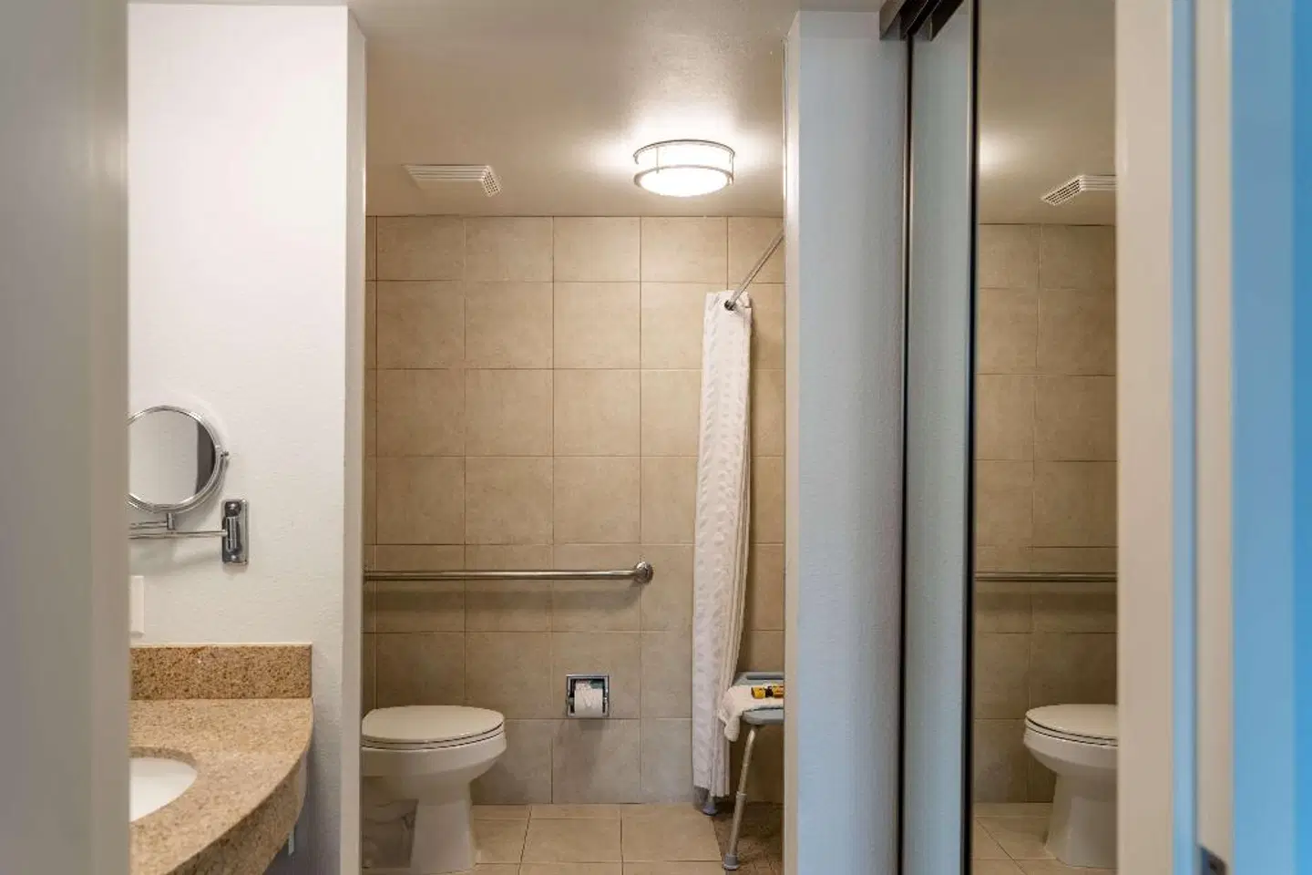 Hawthorn Suites Manhattan Beach Badezimmer