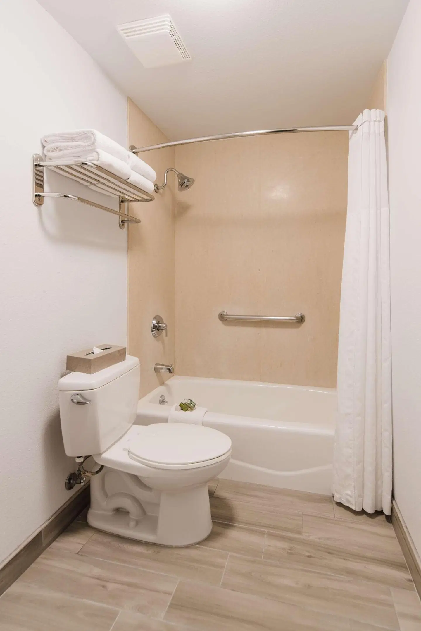 Hawthorn Suites Manhattan Beach Badezimmer