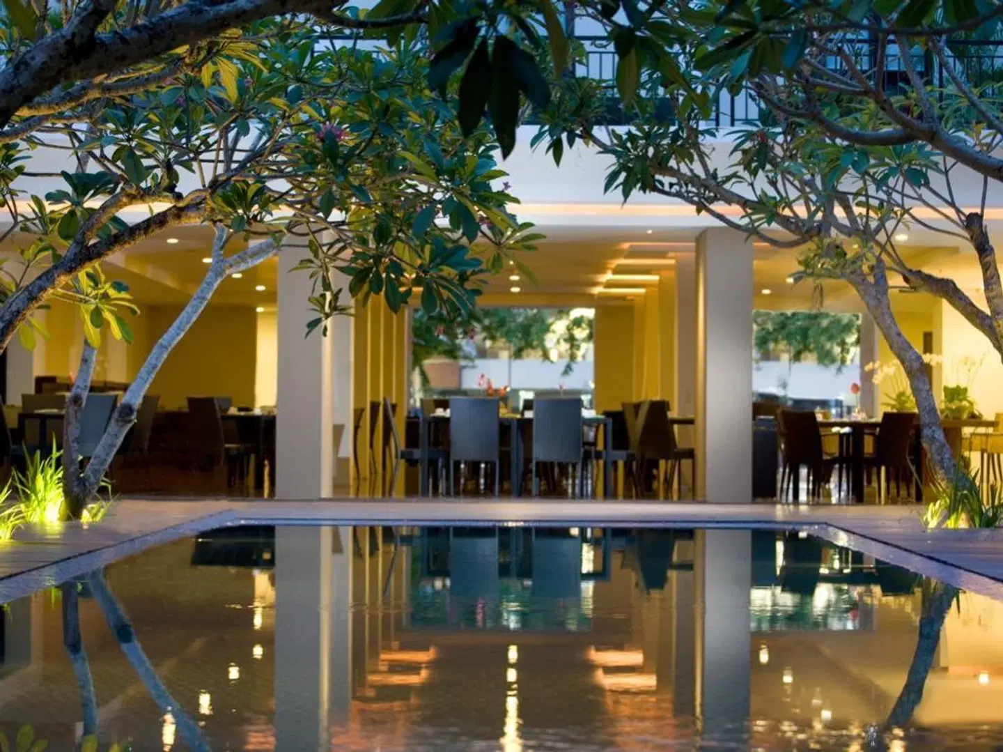 Santika Kuta OUTDOOR_POOL