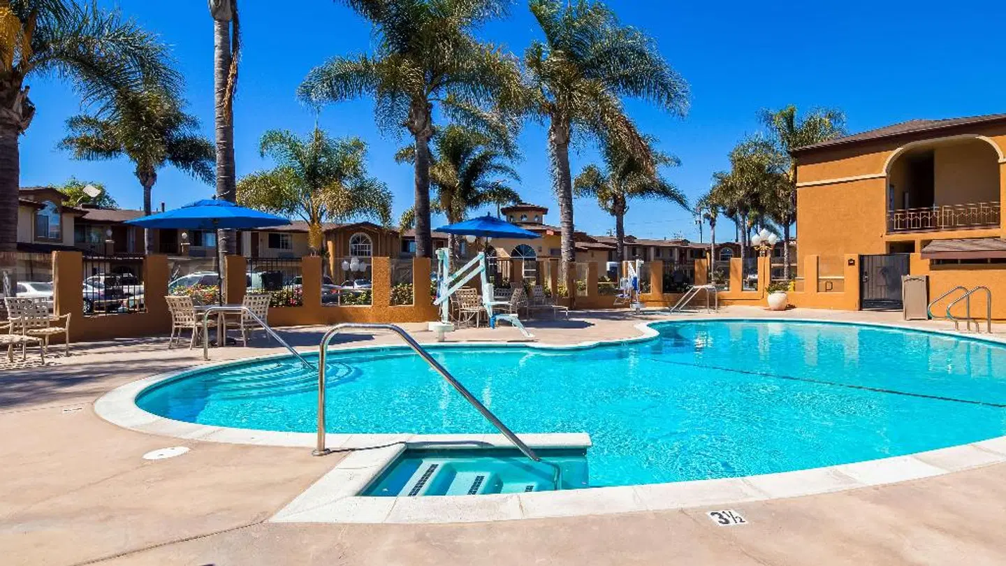 Best Western Plus Oxnard Inn OUTDOOR_POOL