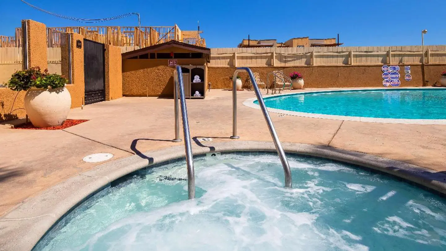 Best Western Plus Oxnard Inn OUTDOOR_POOL