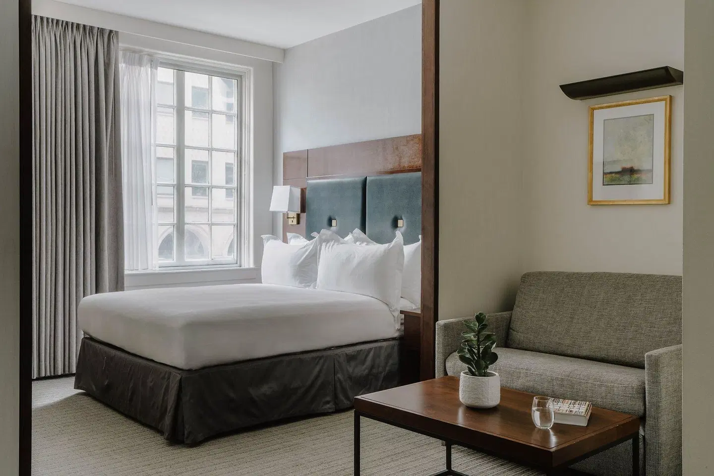 Club Quarters in Houston ROOM_EXAMPLE