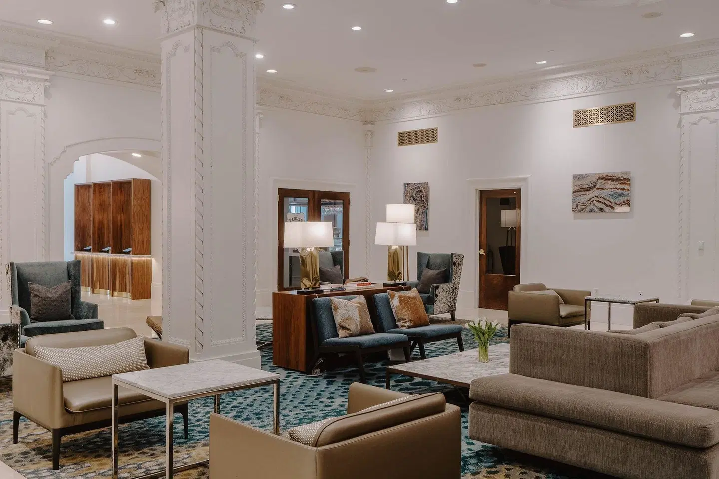 Club Quarters in Houston LOUNGE_LOBBY