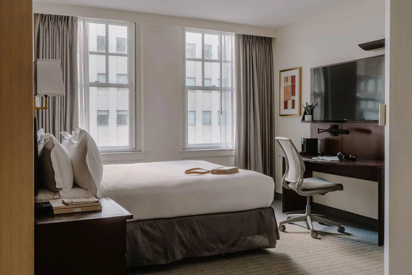 Club Quarters in Houston ROOM_EXAMPLE