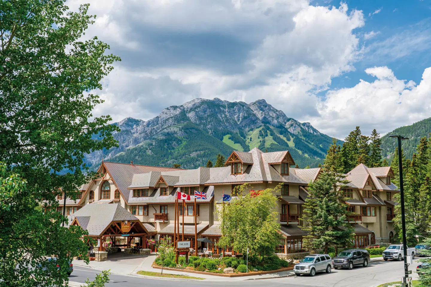 Banff Caribou Lodge & Spa EXTERIOR