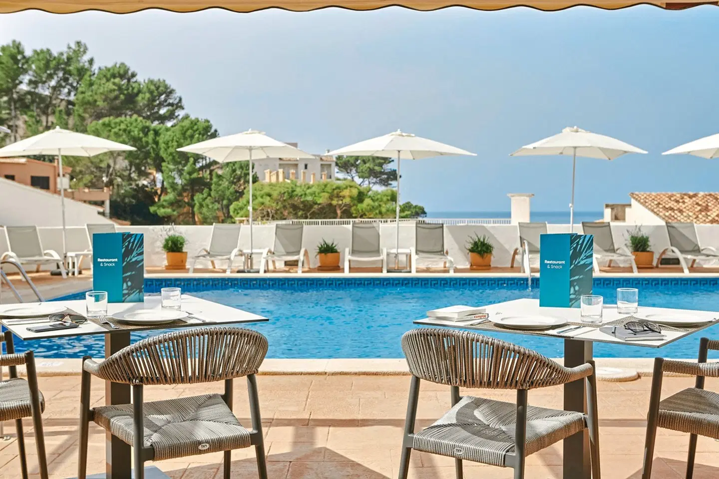 Universal Aparthotel Don Camilo OUTDOOR_POOL