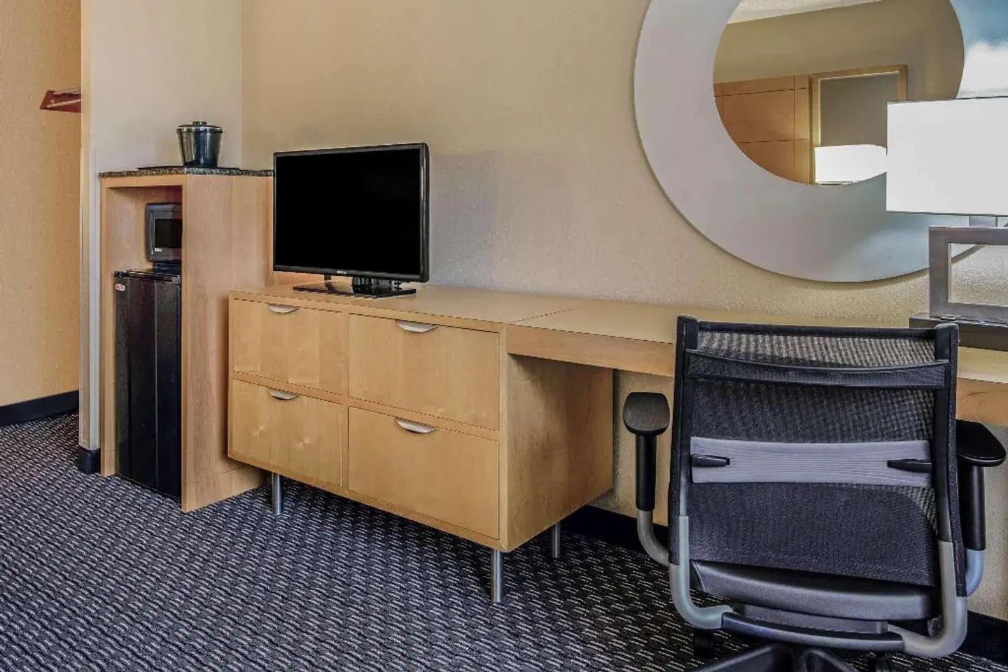 La Quinta Inn & Suites by Wyndham Naples Downtown ROOM_EXAMPLE