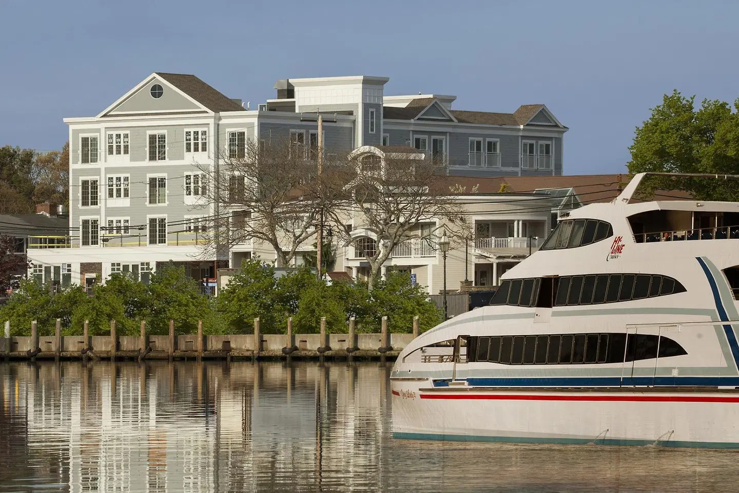 Hyannis Harbor Hotel EXTERIOR