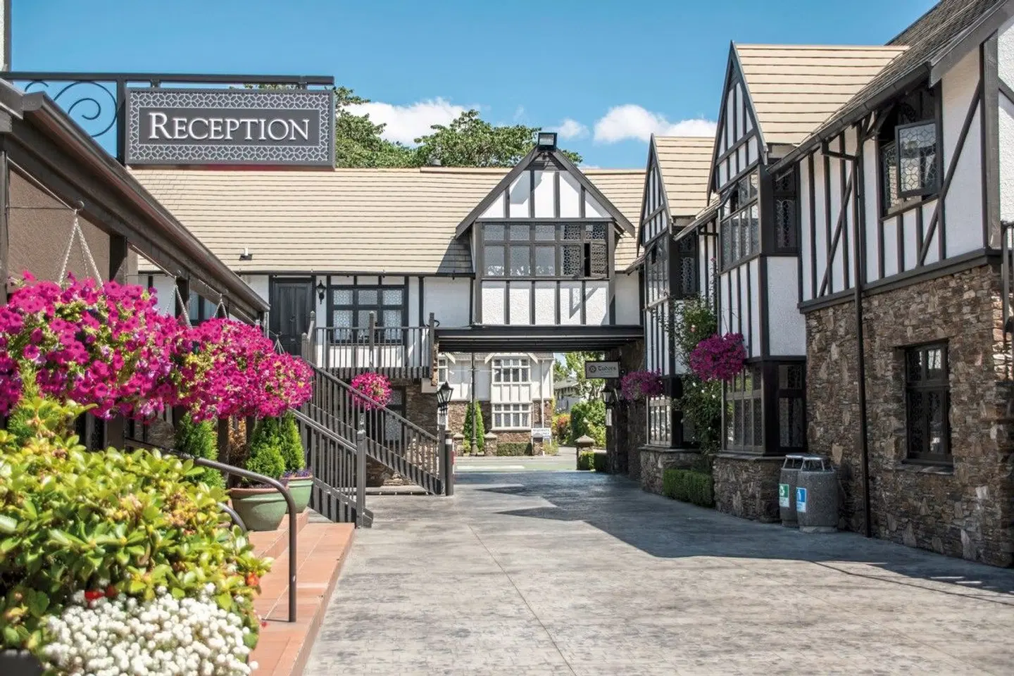 Scenic Hotel Cotswold EXTERIOR
