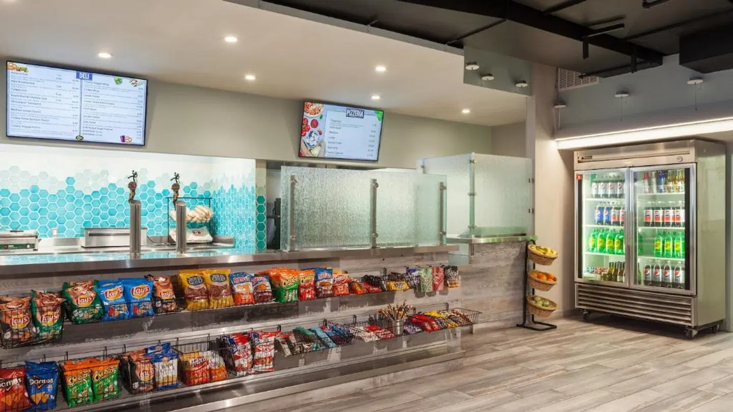 Fairfield Inn & Suites by Marriott Orlando Lake Buena Vista in the Marriott Village Bar