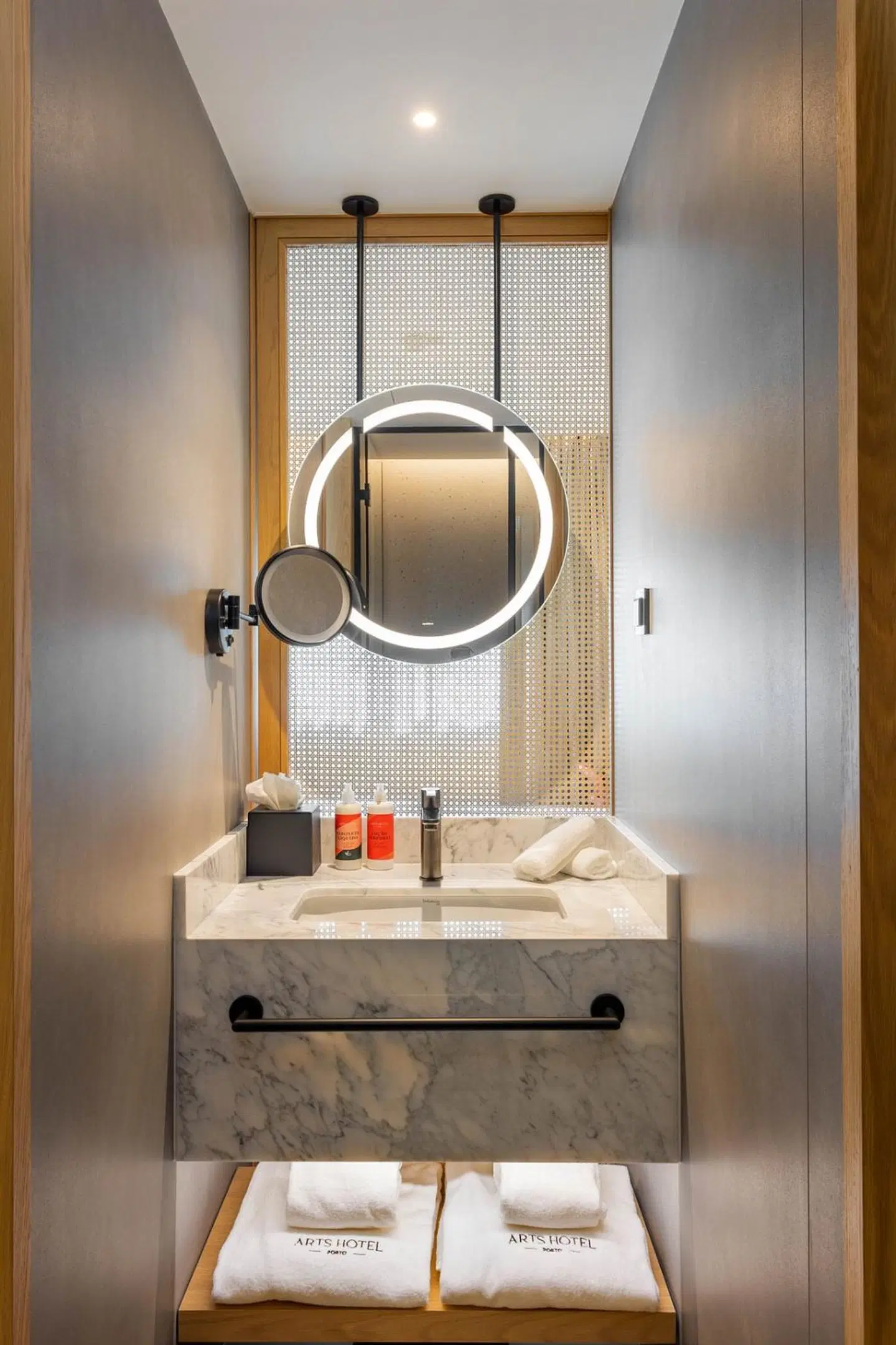 Arts Hotel Porto, Tapestry Collection by Hilton Badezimmer