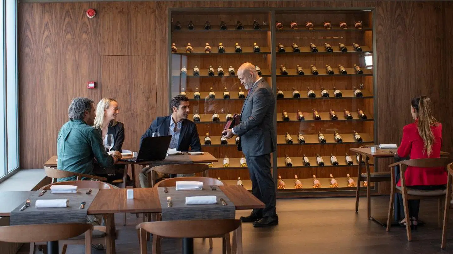 BAH Barcelona Airport Hotel Bar