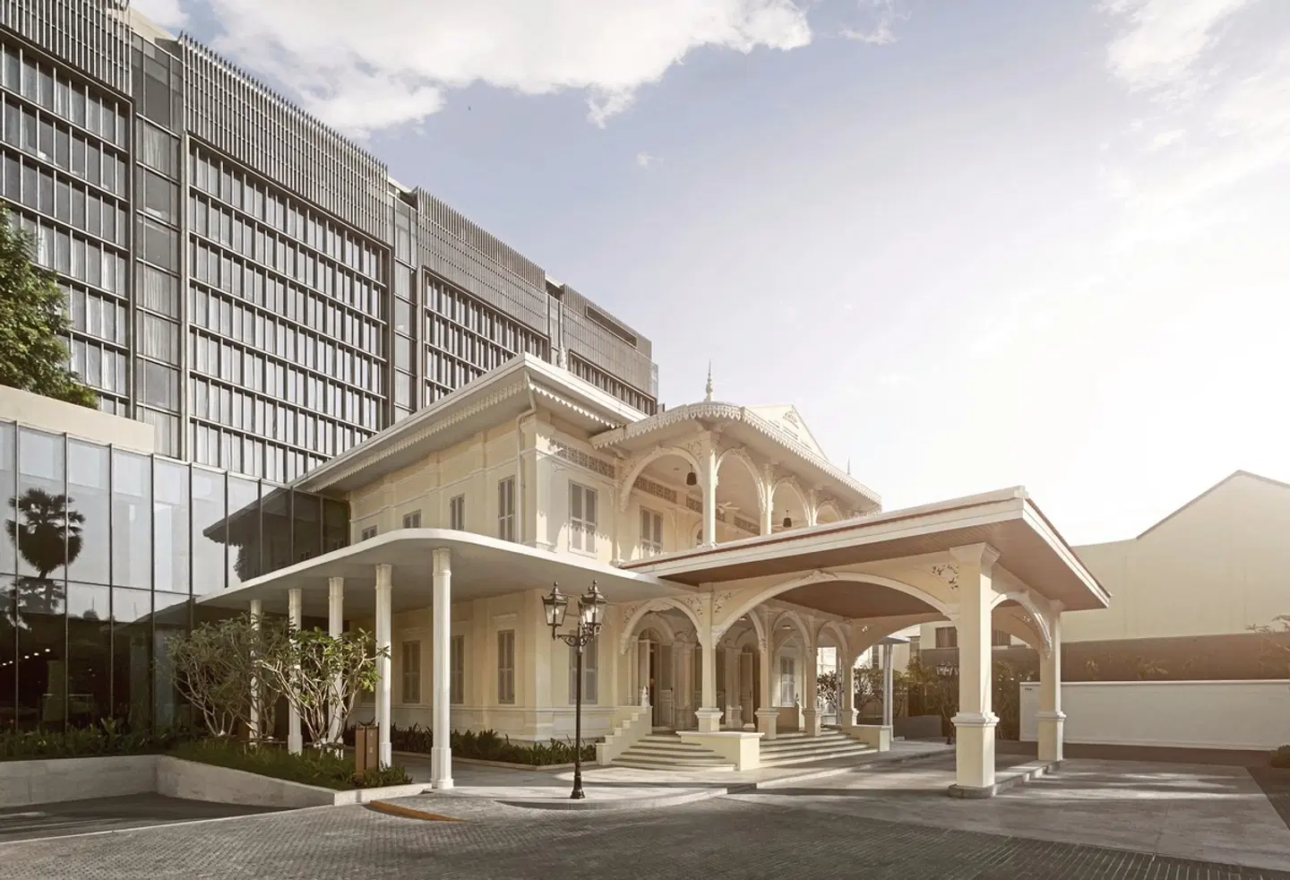 Hyatt Regency Phnom Penh EXTERIOR