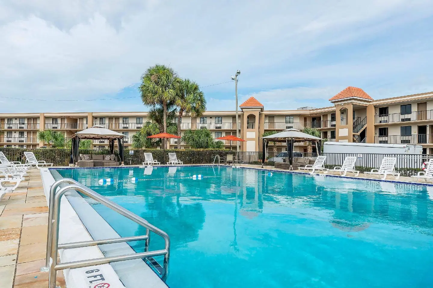 Quality Inn & Suites Kissimmee by The Lake OUTDOOR_POOL