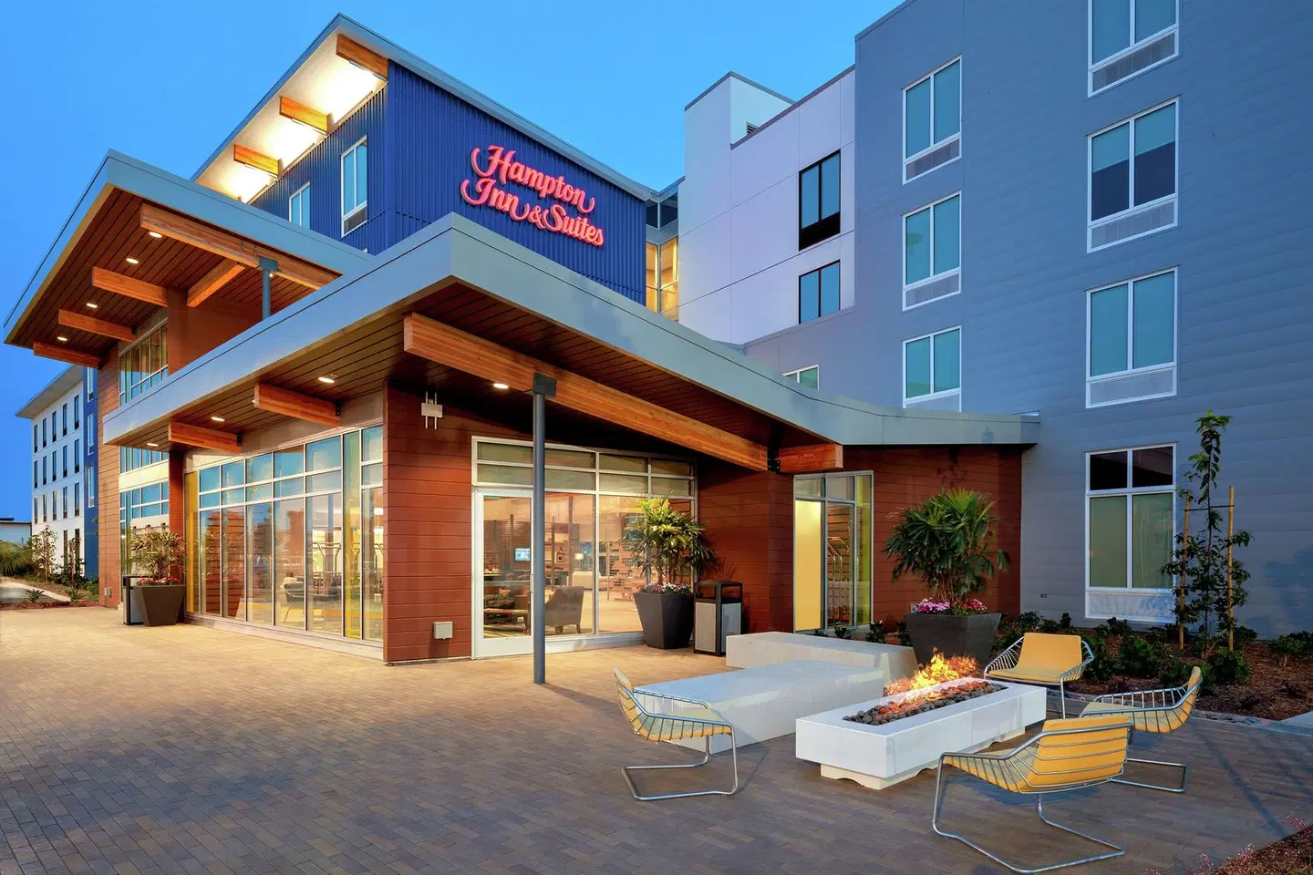 Hampton Inn & Suites San Diego Airport Liberty Station EXTERIOR