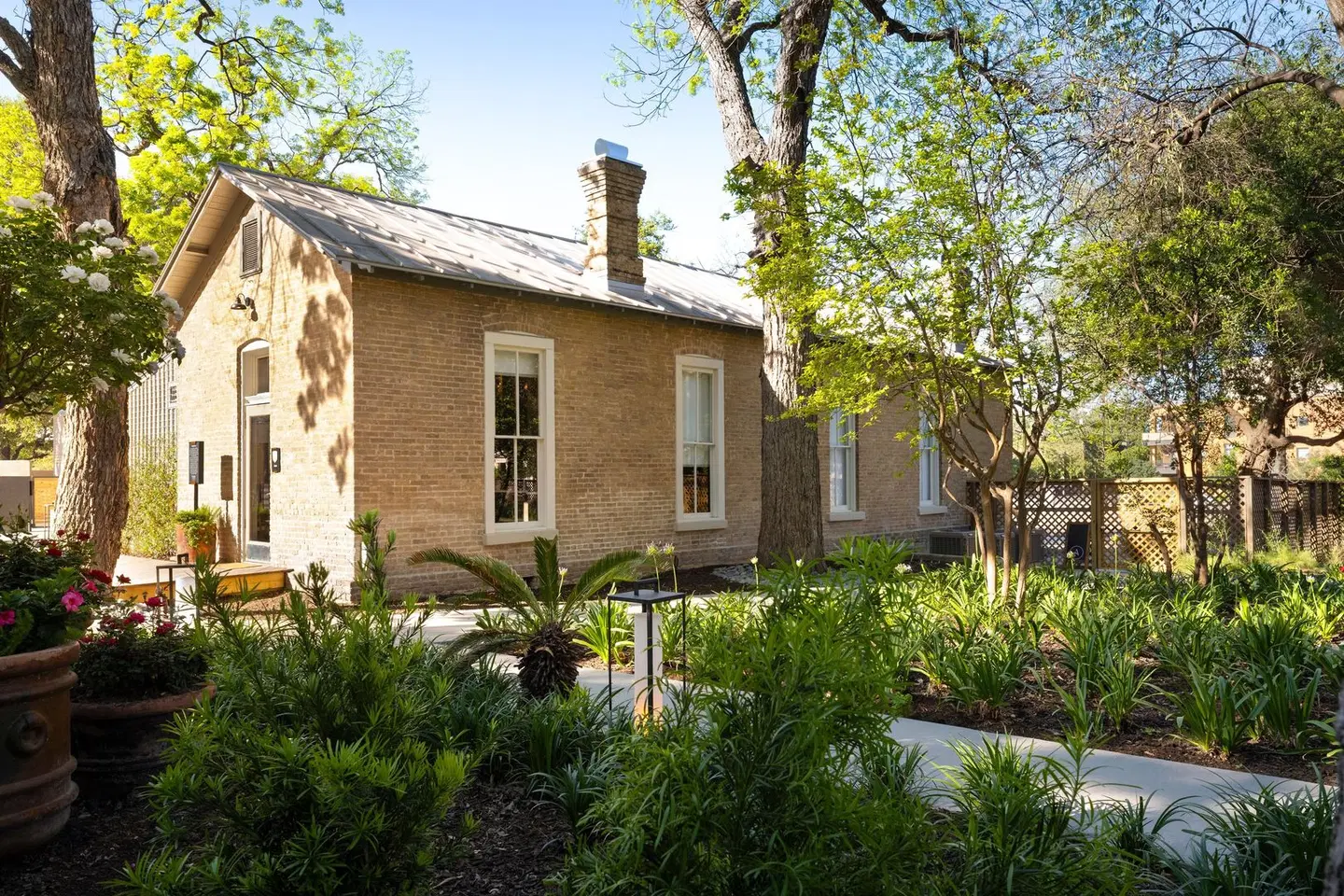 Marriott Plaza San Antonio EXTERIOR