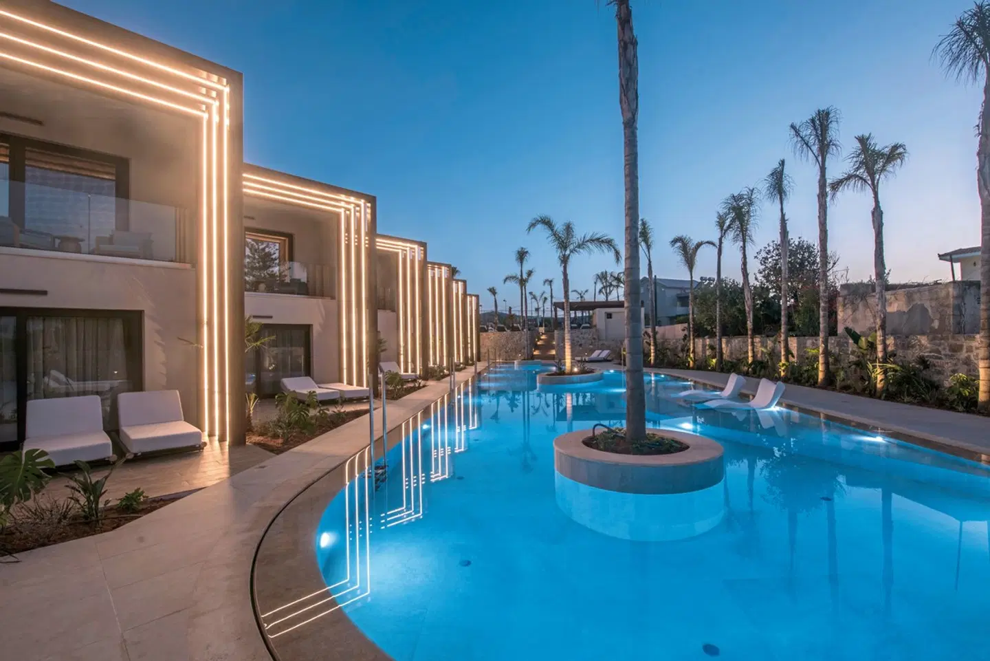 Noble Hotel Suites OUTDOOR_POOL