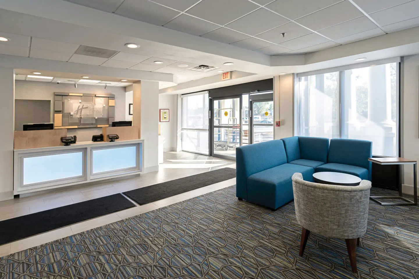 Holiday Inn Express & Suites Boston - Cambridge LOUNGE_LOBBY