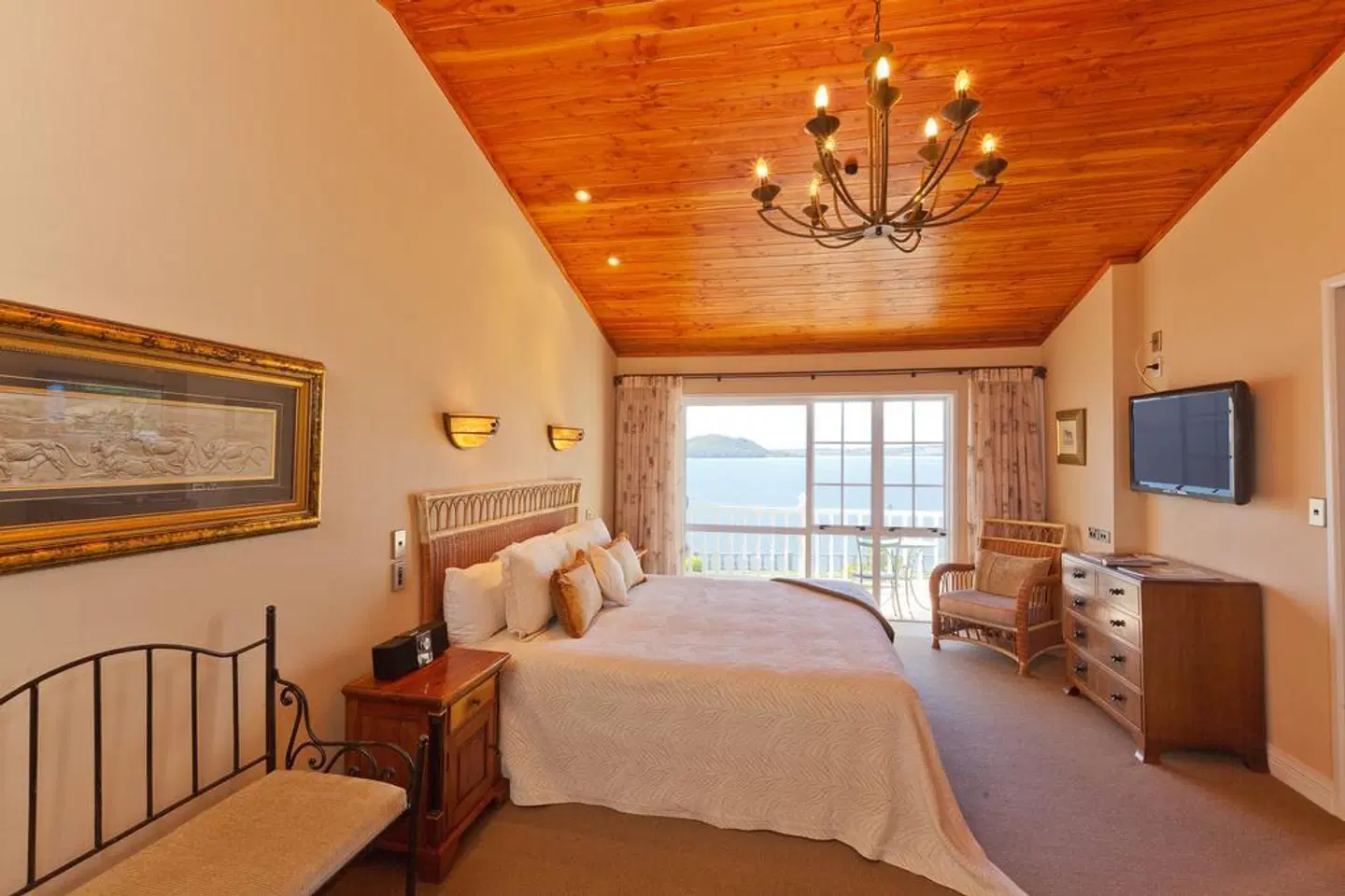 Peppers on the Point Lake Rotorua ROOM_EXAMPLE