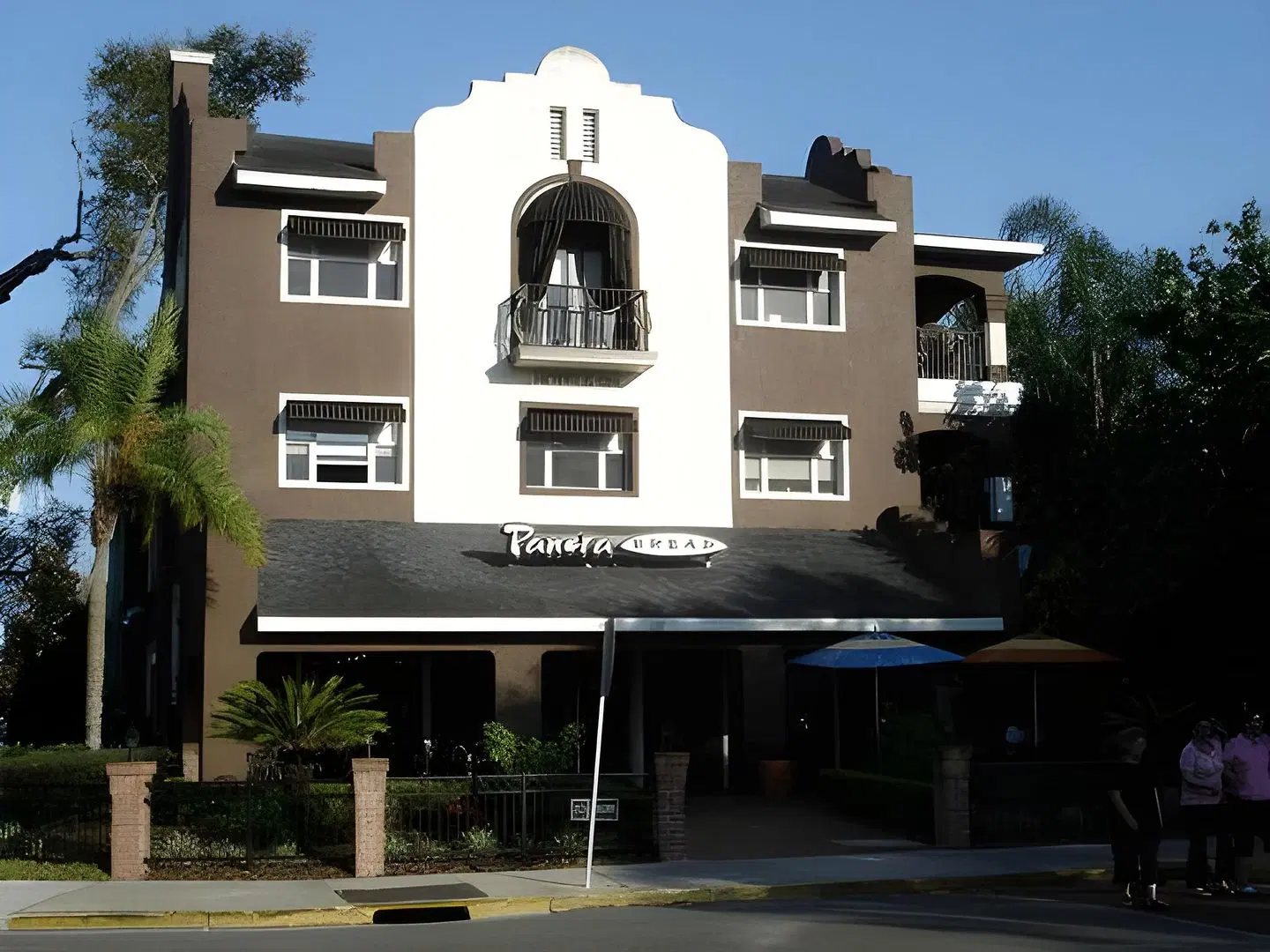 EO Inn & Spa EXTERIOR