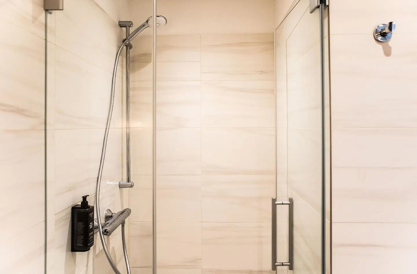 elaya hotel regensburg city center Badezimmer