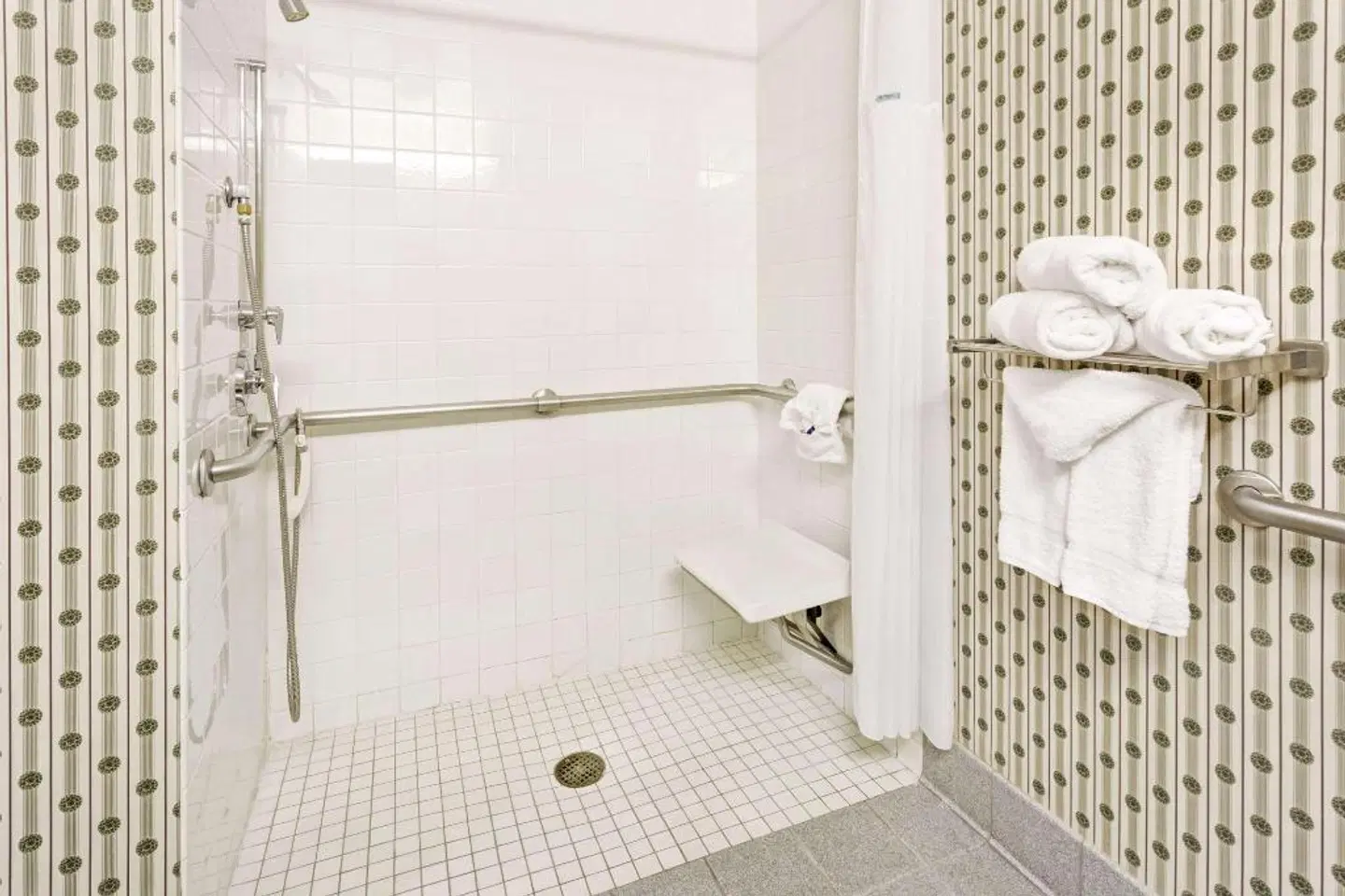 Microtel Inn & Suites by Wyndham Denver Badezimmer