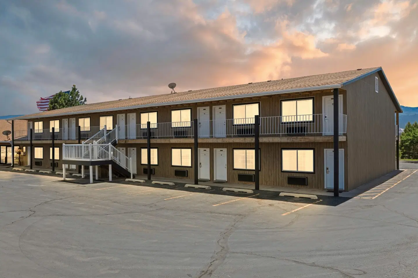 Broken Spur Inn & Steakhouse EXTERIOR