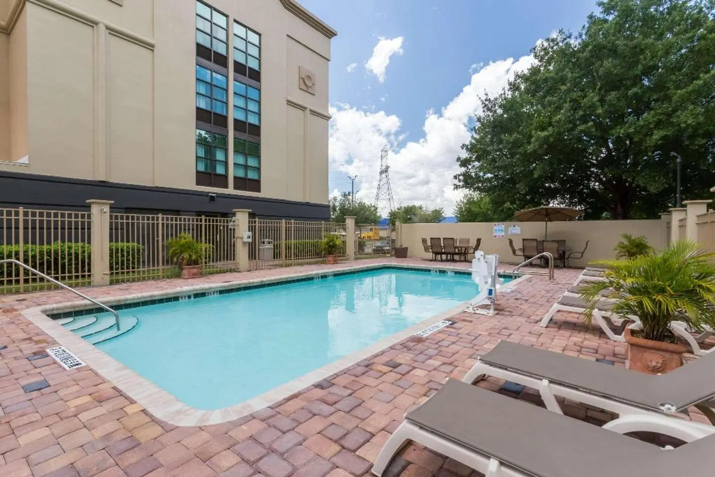 Wingate by Wyndham Convention Ctr Closest Universal Orlando OUTDOOR_POOL