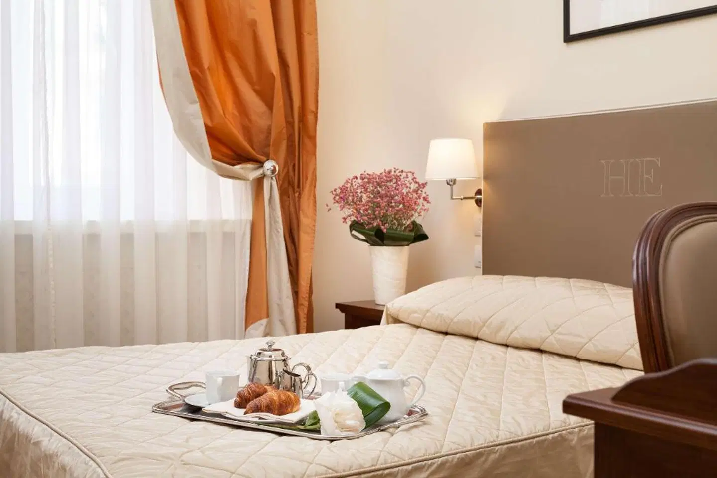 Executive ROOM_EXAMPLE