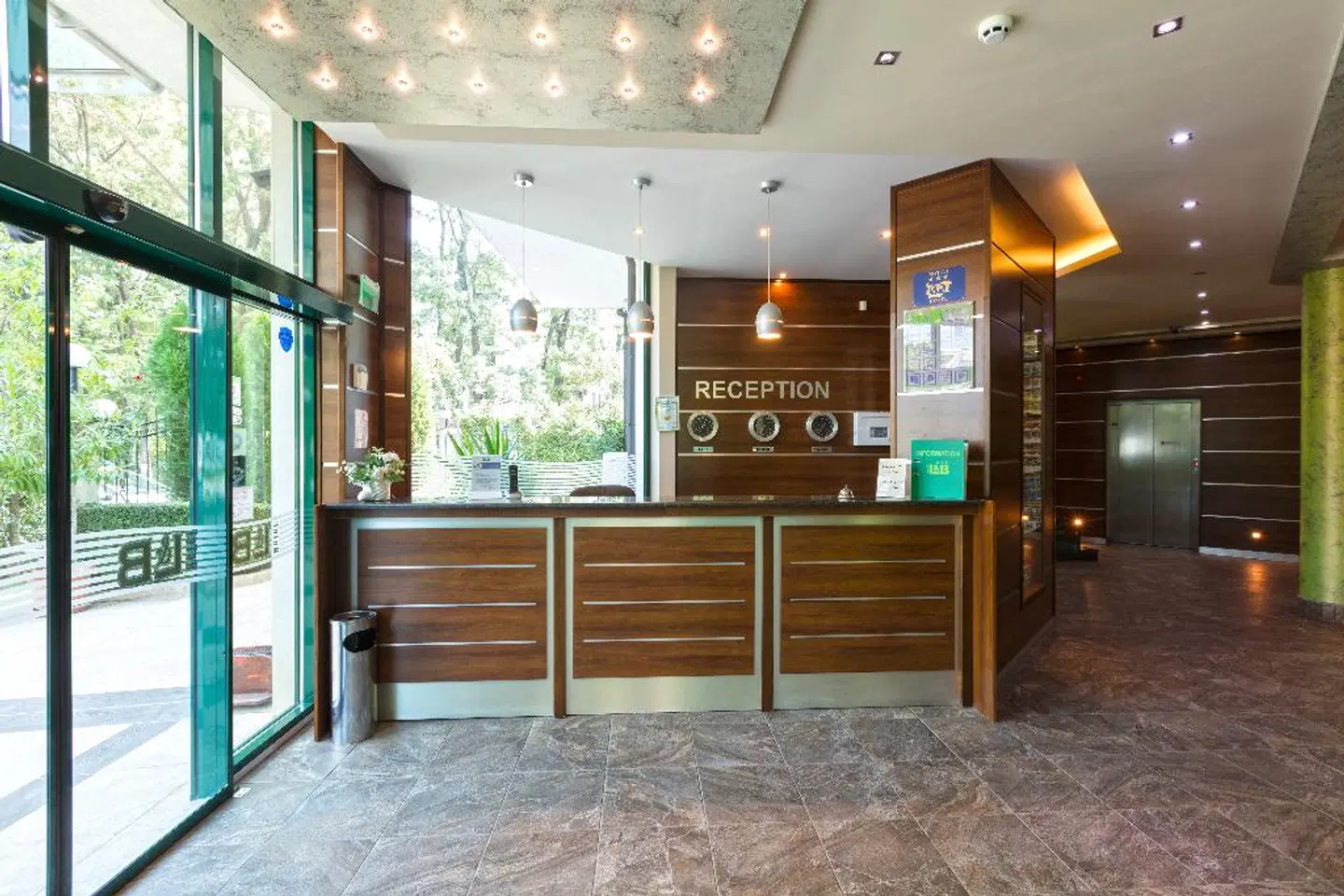 Hotel L&B LOUNGE_LOBBY