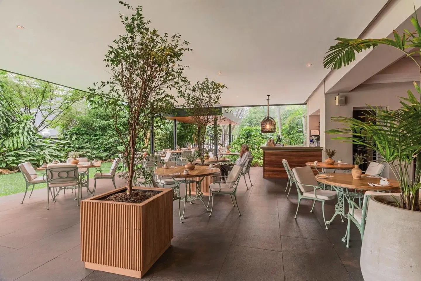 Poblado Plaza Restaurant