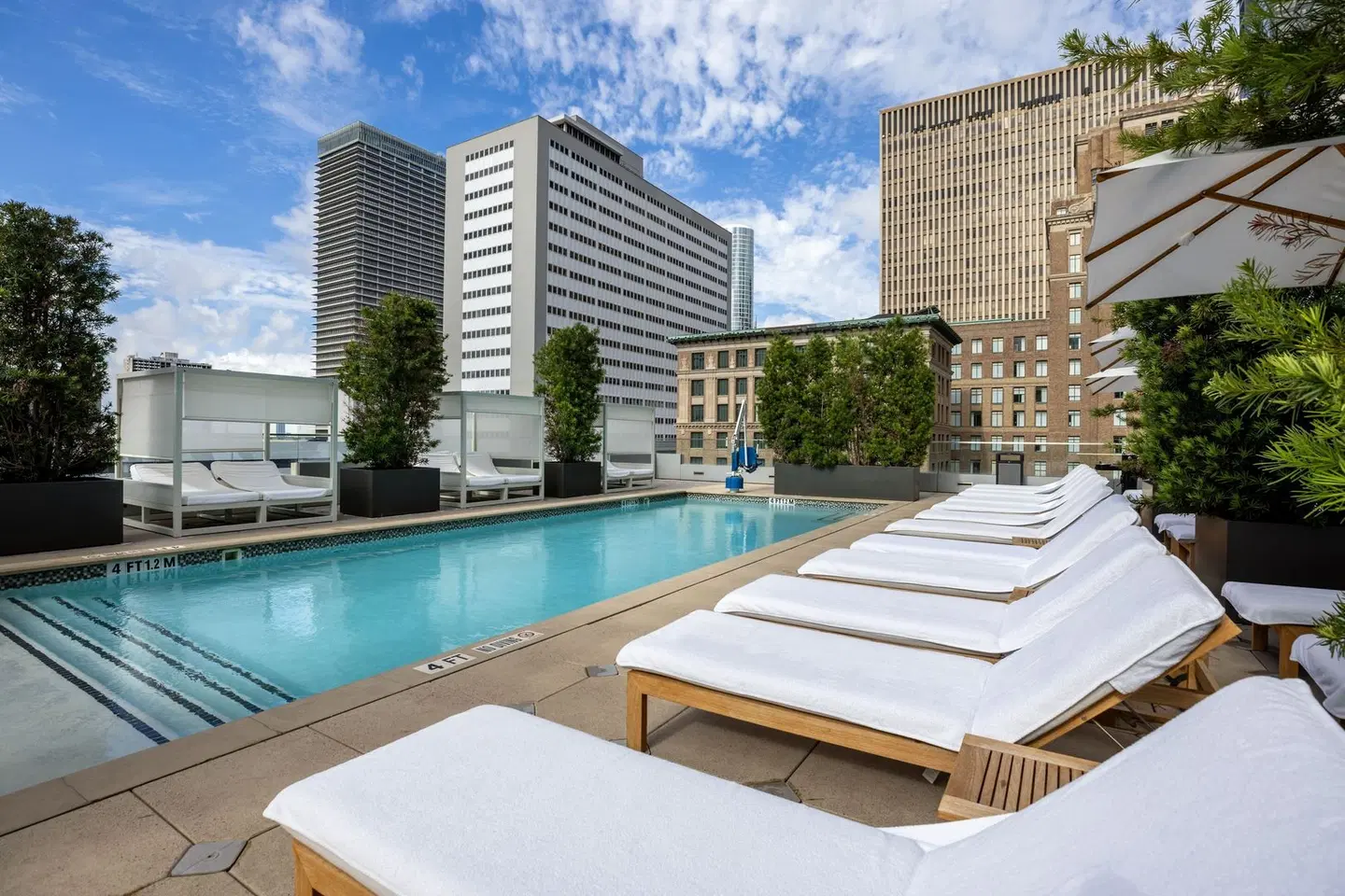 The Laura Hotel, Houston Downtown, Autograph Collection OUTDOOR_POOL