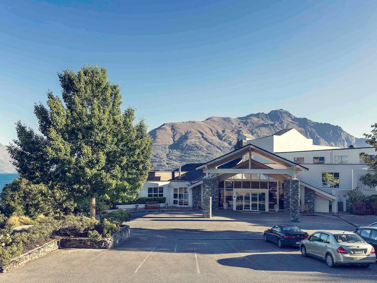 Mercure Queenstown Resort EXTERIOR