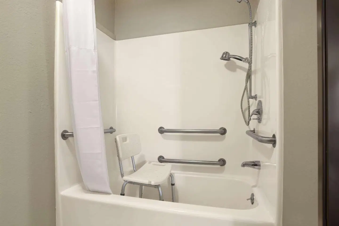 Days Inn by Wyndham Sheridan Badezimmer