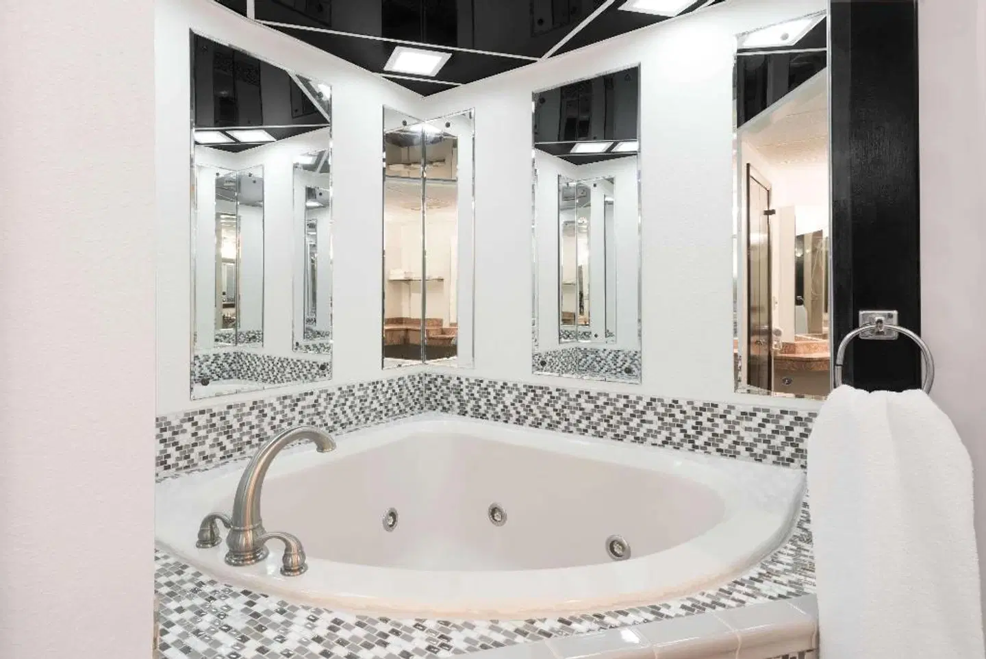 Days Inn by Wyndham St Clairsville Badezimmer