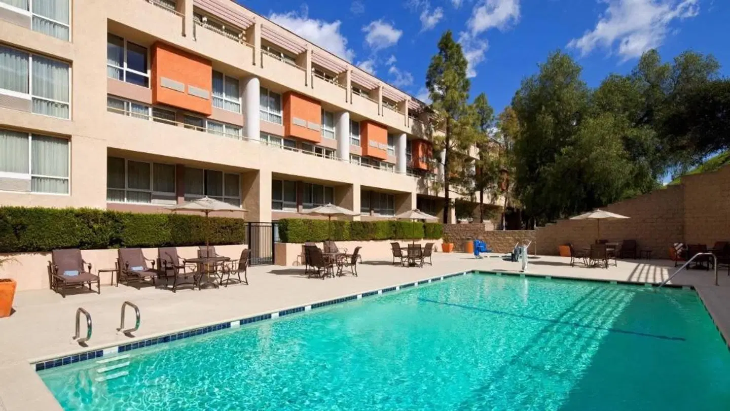 Sheraton Agoura Hills Hotel OUTDOOR_POOL