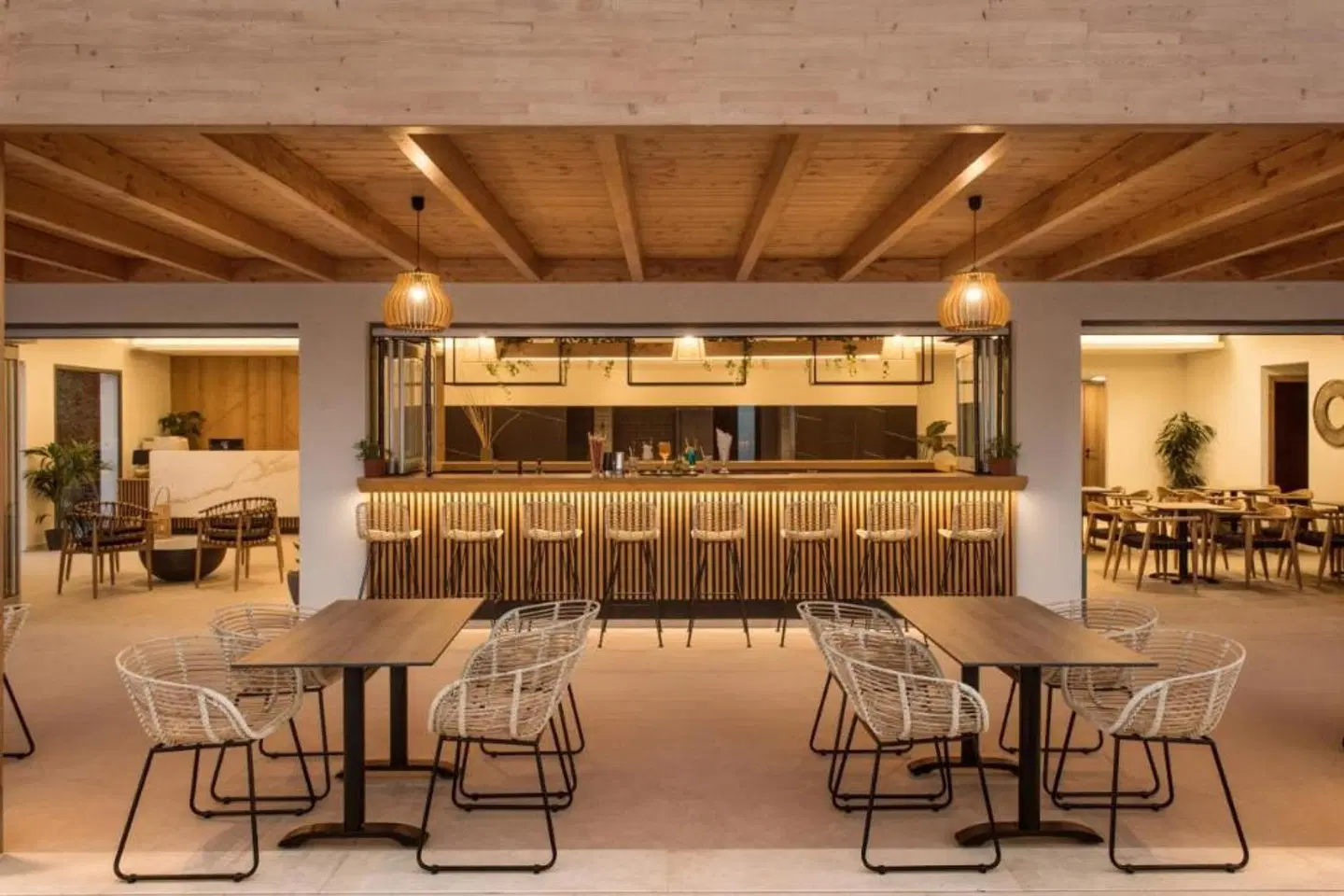 Malena Hotel & Suites Bar