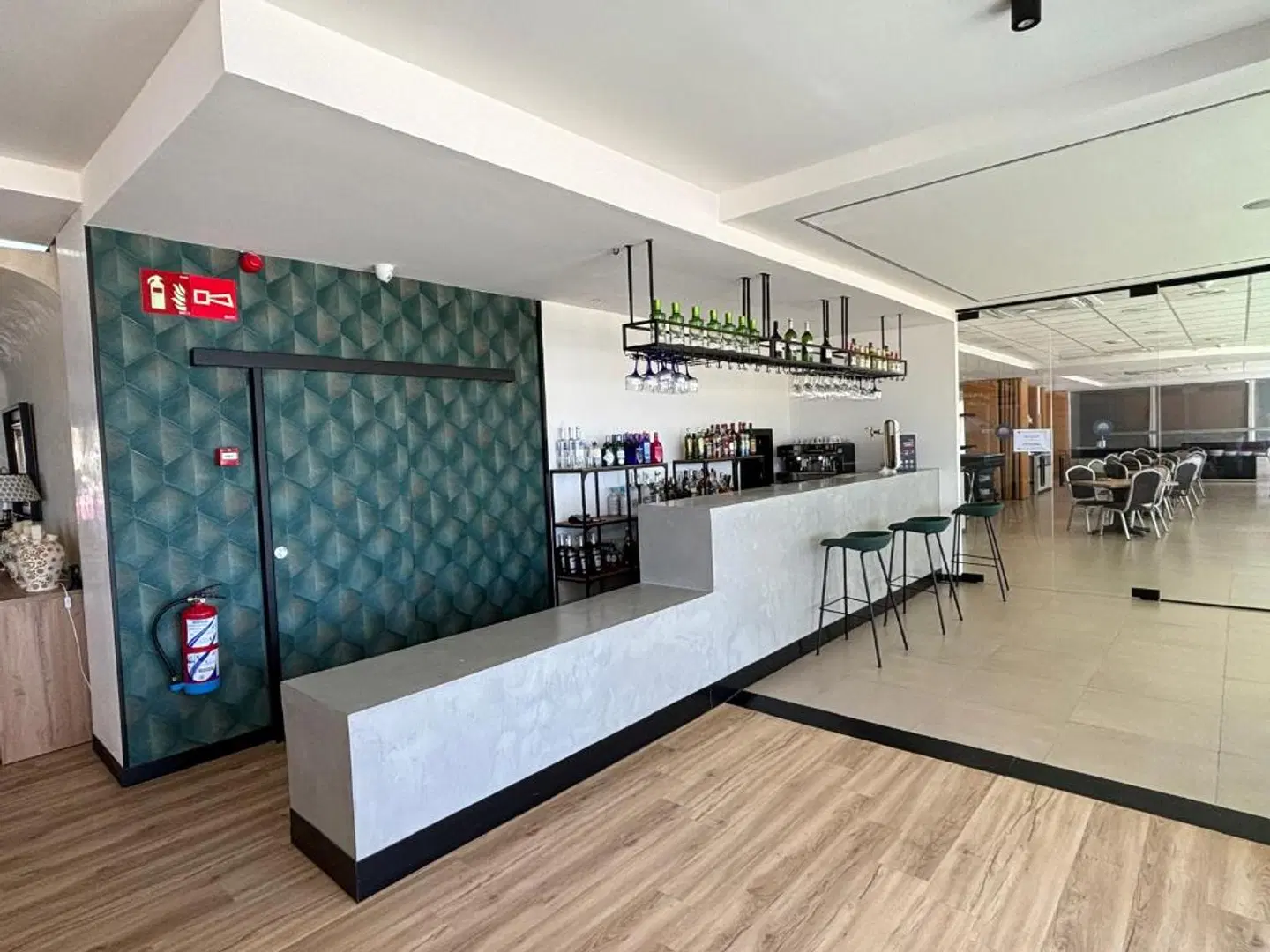 Fay Victoria Beach Bar