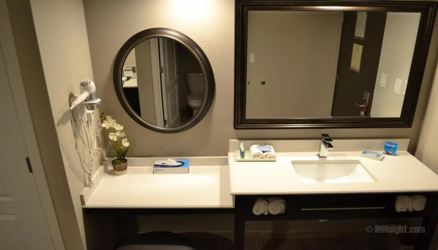 Yosemite Southgate Hotel & Suites Badezimmer