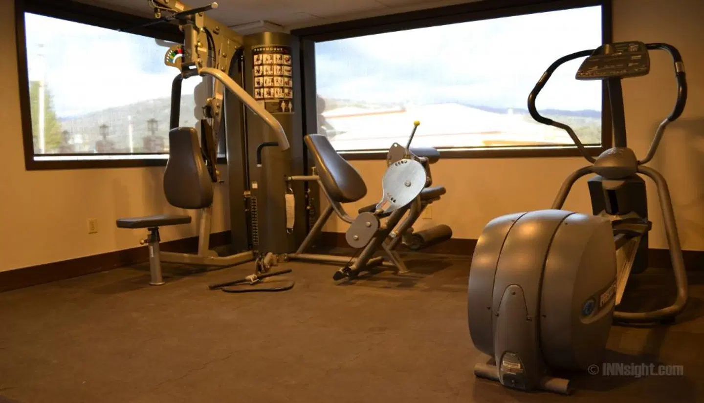 Yosemite Southgate Hotel & Suites SPORTS_AND_LEISURE