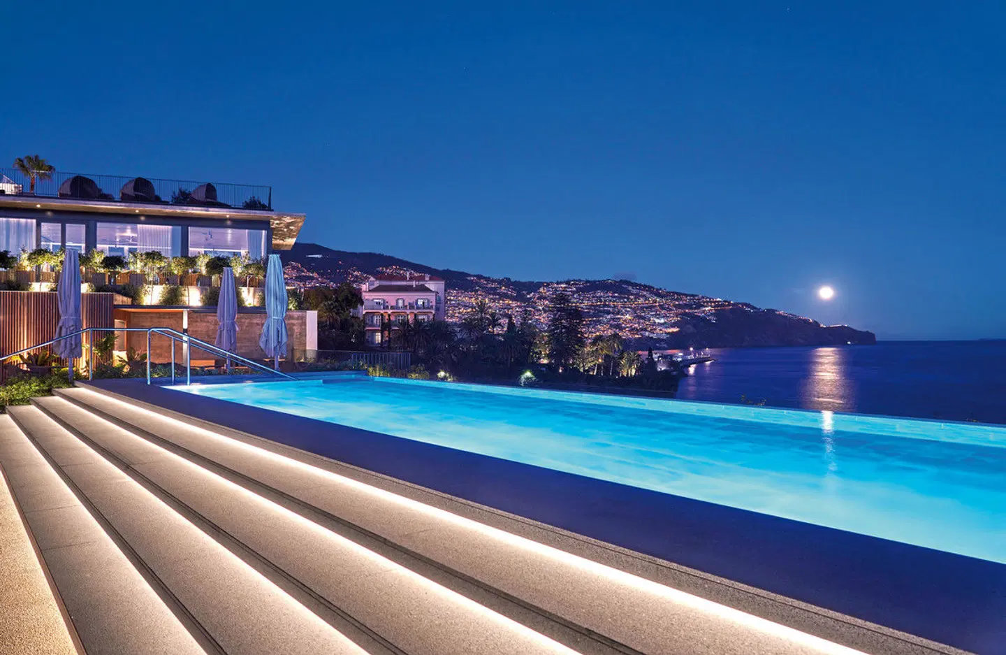 Les Suites at The Cliff Bay OUTDOOR_POOL