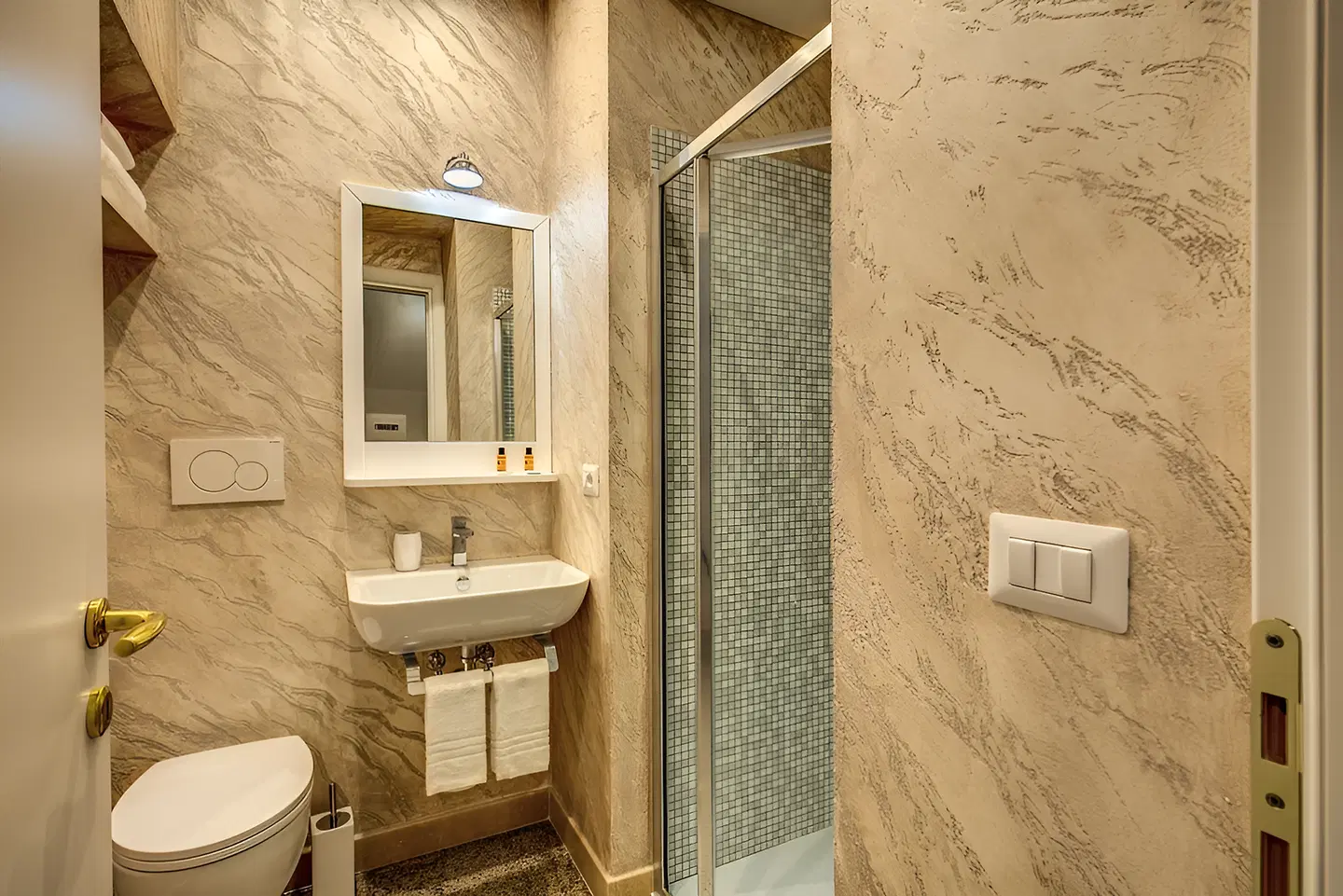 Colosseo Accomodation Room Guest House Badezimmer