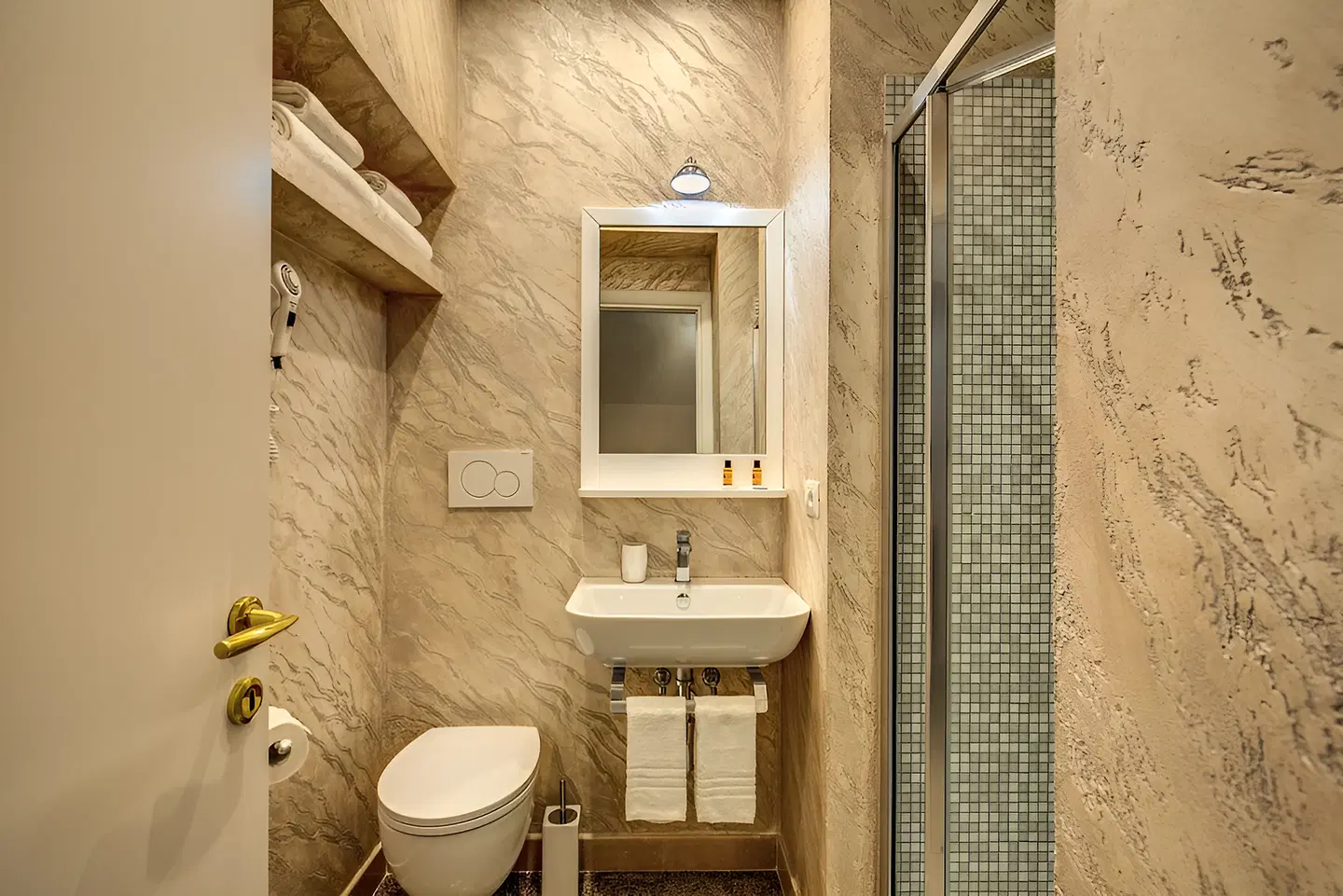 Colosseo Accomodation Room Guest House Badezimmer