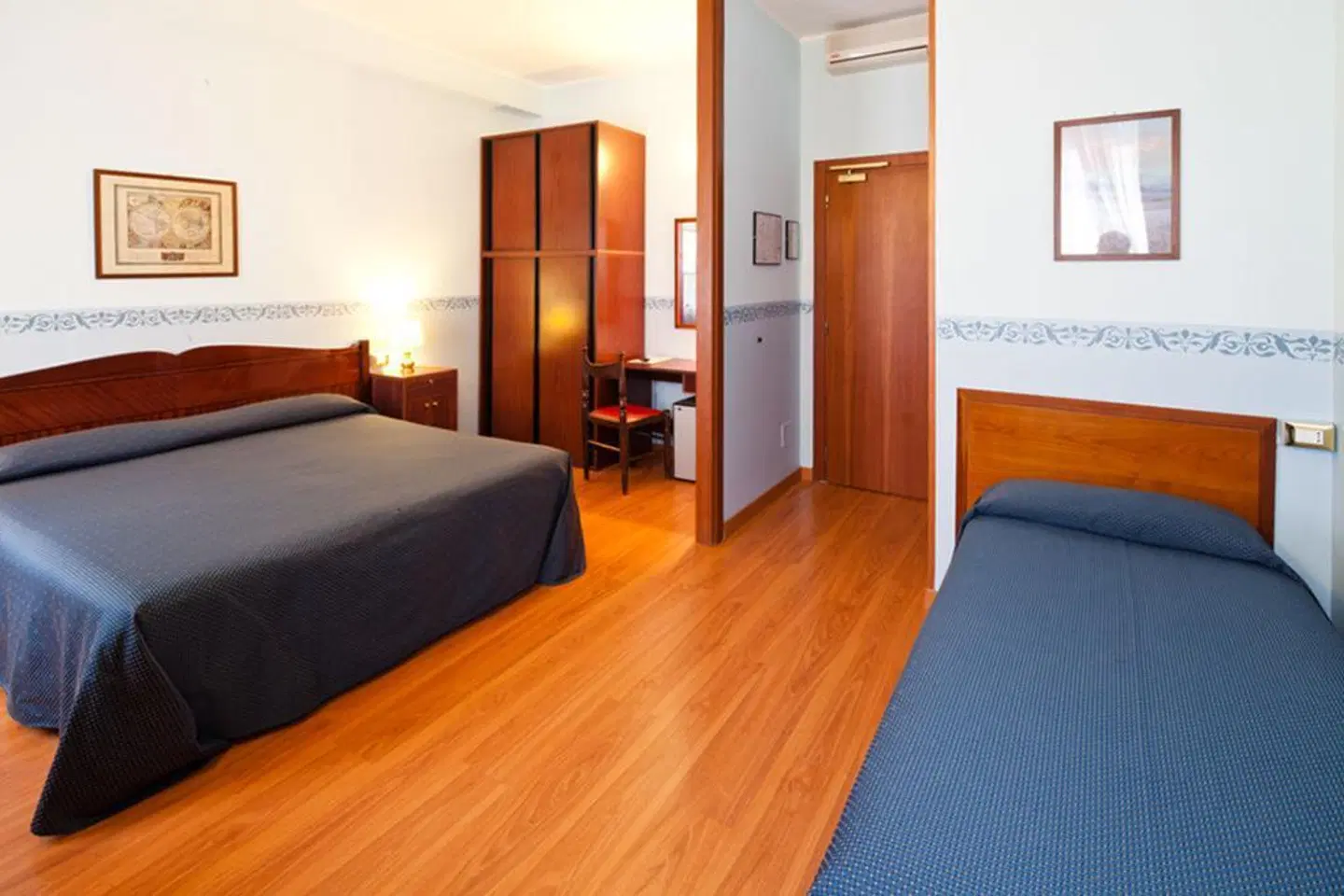 Terminus & Plaza ROOM_EXAMPLE