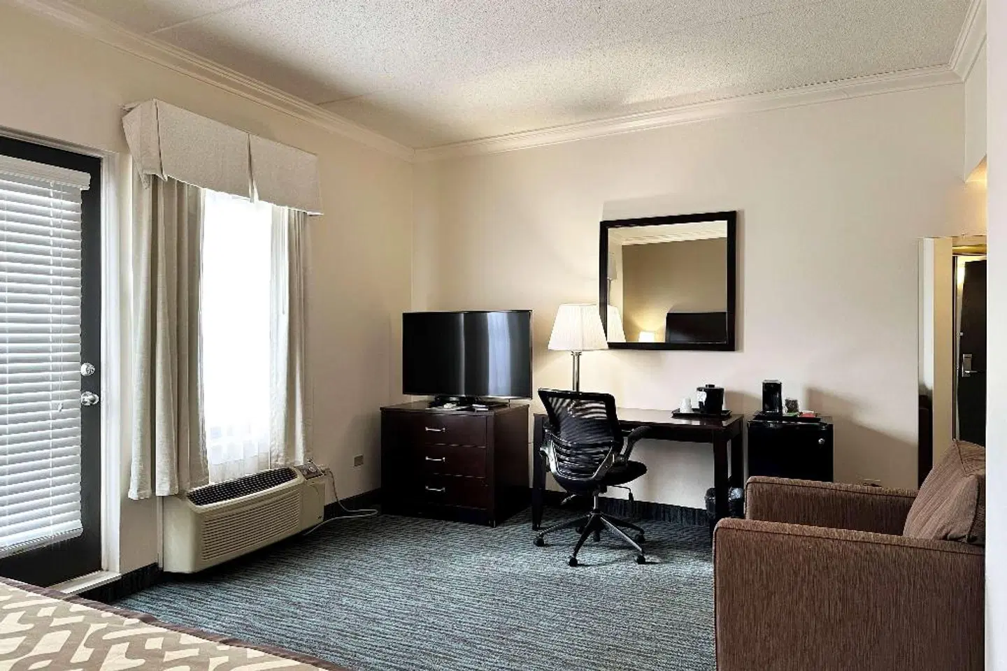Wyndham Chicago McCormick ROOM_EXAMPLE